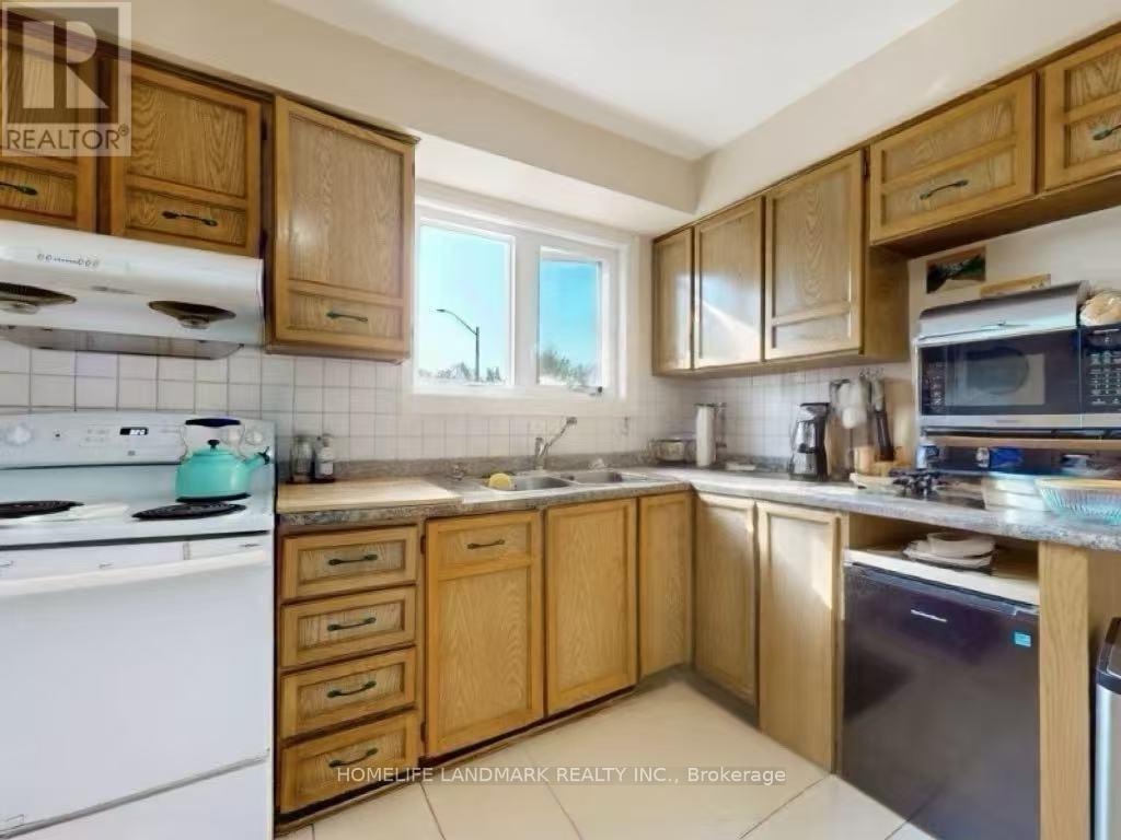138 - 3175 Kirwin Avenue, Mississauga, Ontario  L5A 3M4 - Photo 10 - W12225406