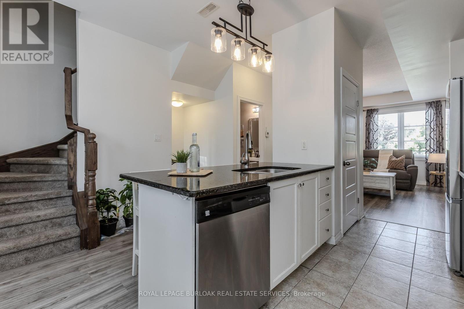46 - 70 Plains Road W, Burlington (Bayview), Ontario  L7T 0B6 - Photo 7 - W12245905