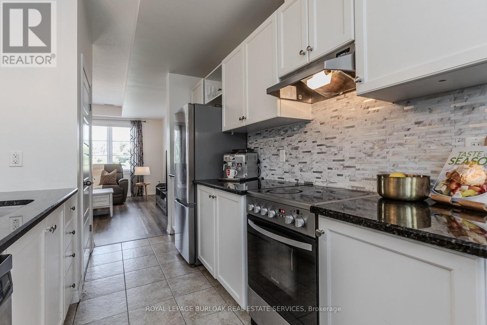 46 - 70 Plains Road W, Burlington (Bayview), Ontario  L7T 0B6 - Photo 8 - W12245905