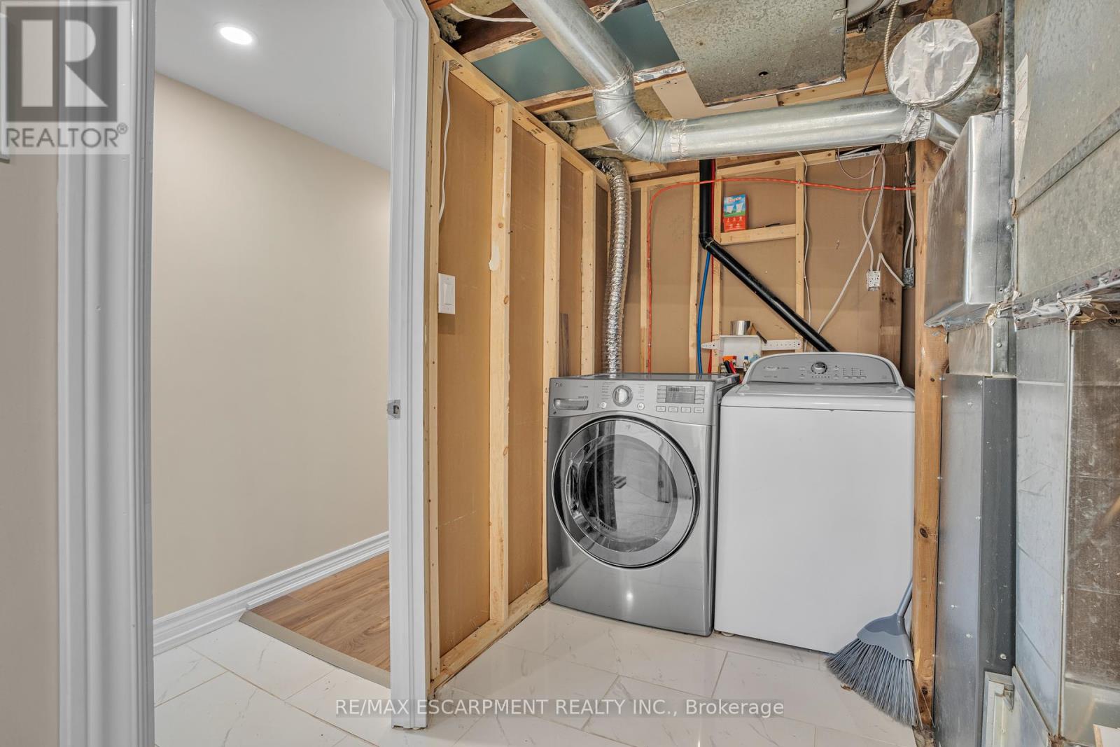 38 Eastvale Place, Hamilton (Mcquesten), Ontario  L8H 1P1 - Photo 30 - X12245916