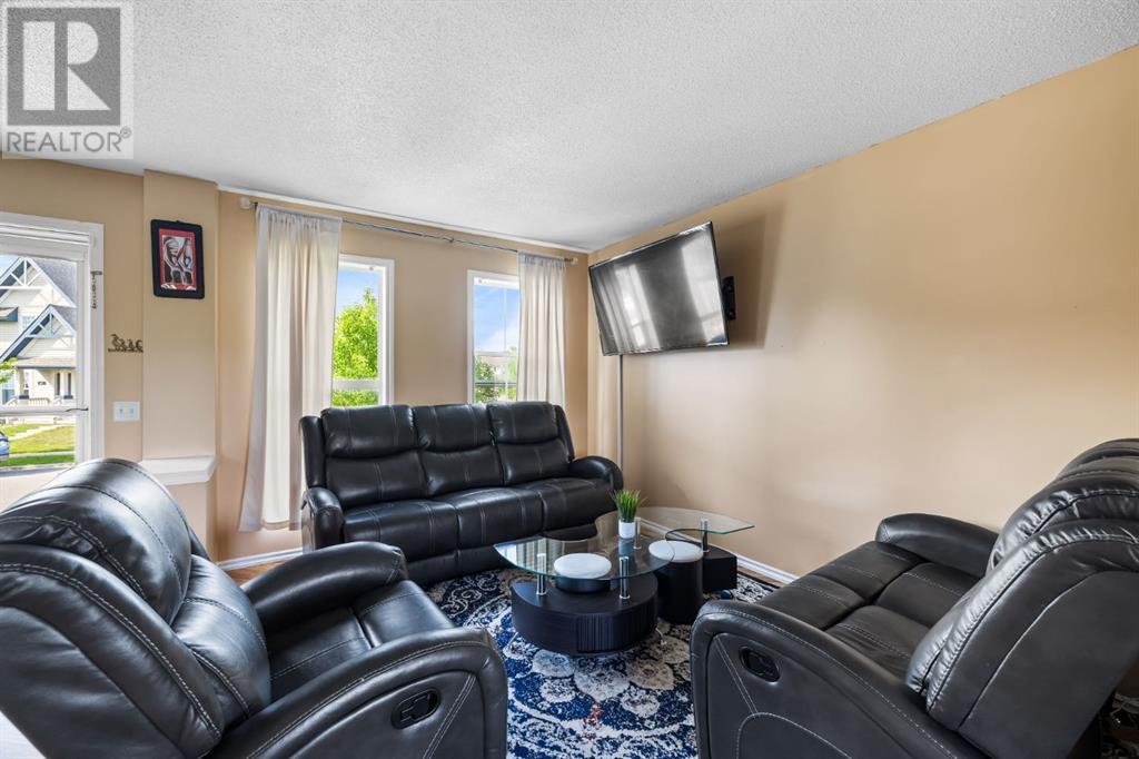 Property at 362 Elgin View SE image 2