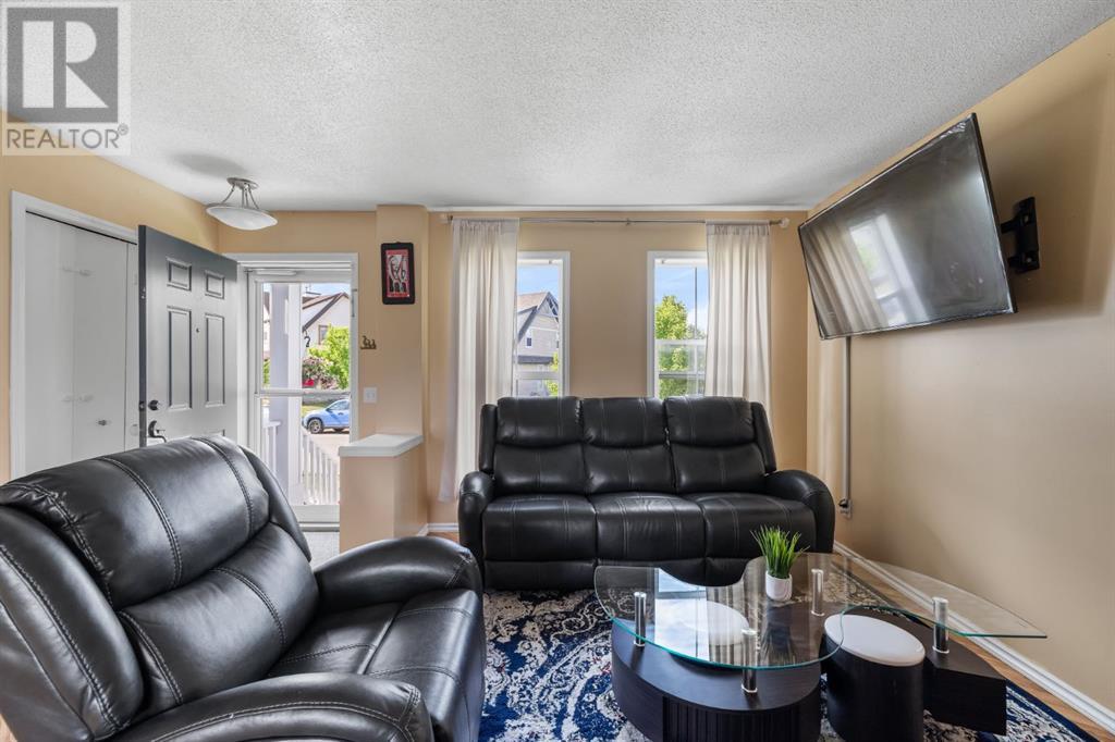 Property at 362 Elgin View SE image 3