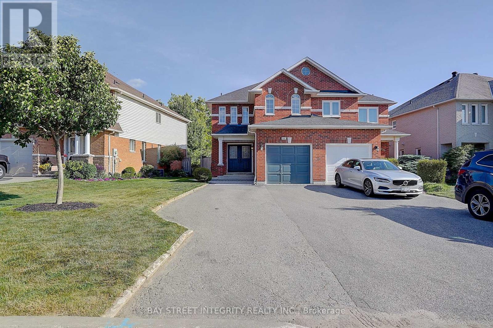 Property at 583 HEDDLE CRESCENT image 2