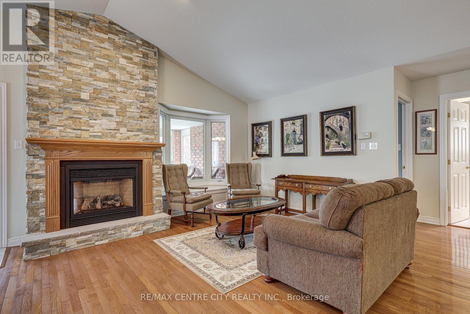 29 Hickory Lane, St. Thomas, Ontario  N5R 6K9 - Photo 10 - X12245977