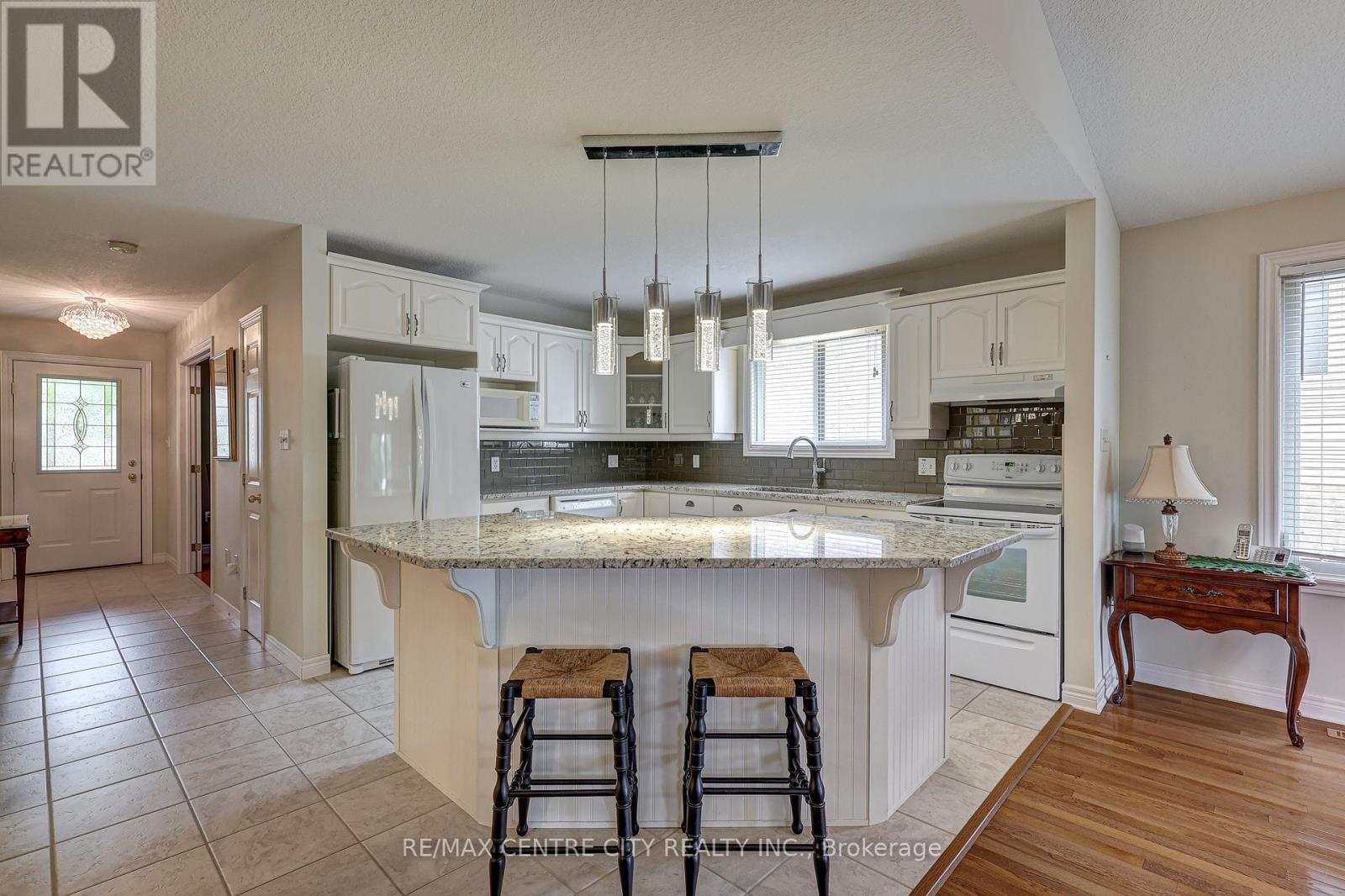 29 Hickory Lane, St. Thomas, Ontario  N5R 6K9 - Photo 13 - X12245977