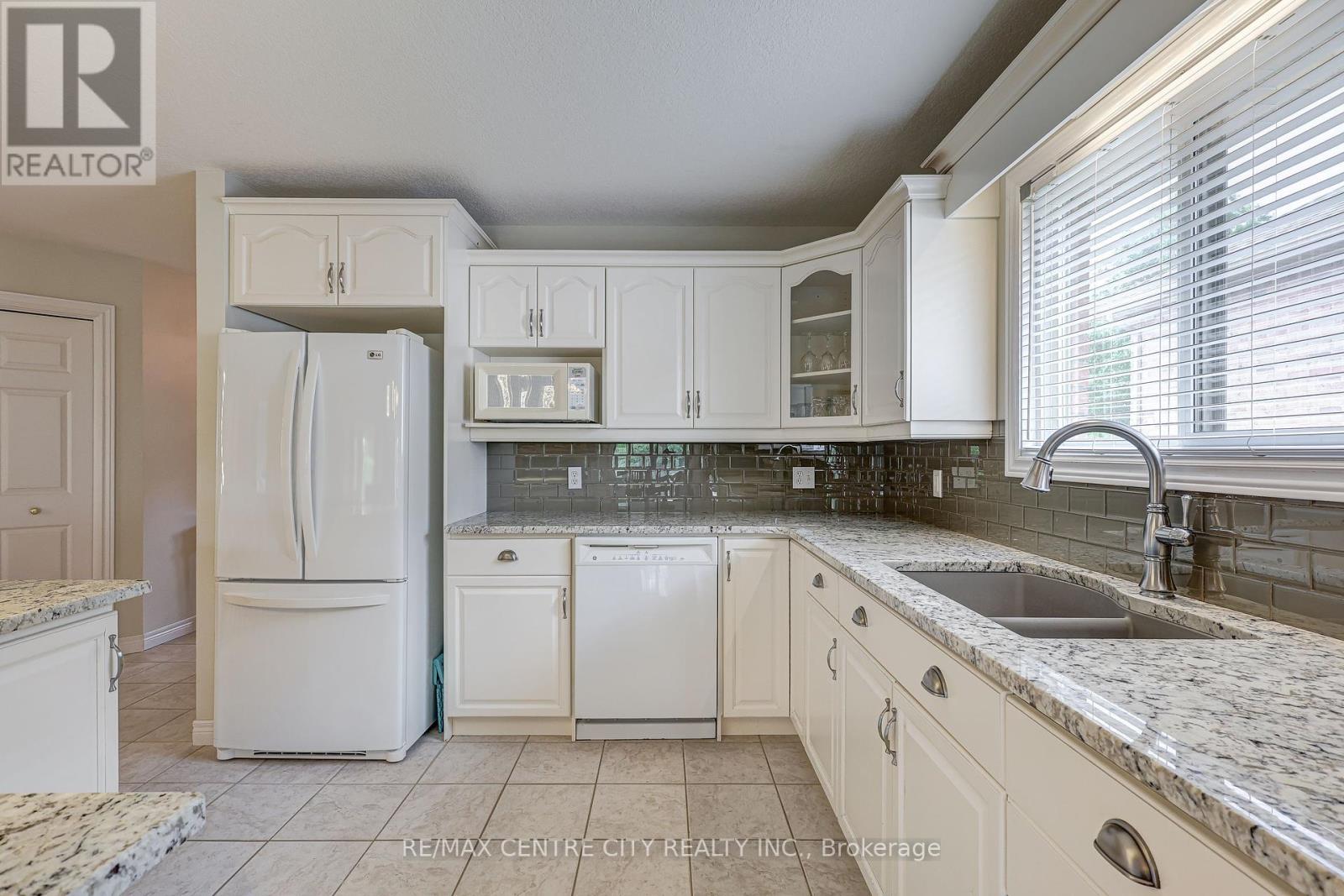 29 Hickory Lane, St. Thomas, Ontario  N5R 6K9 - Photo 15 - X12245977