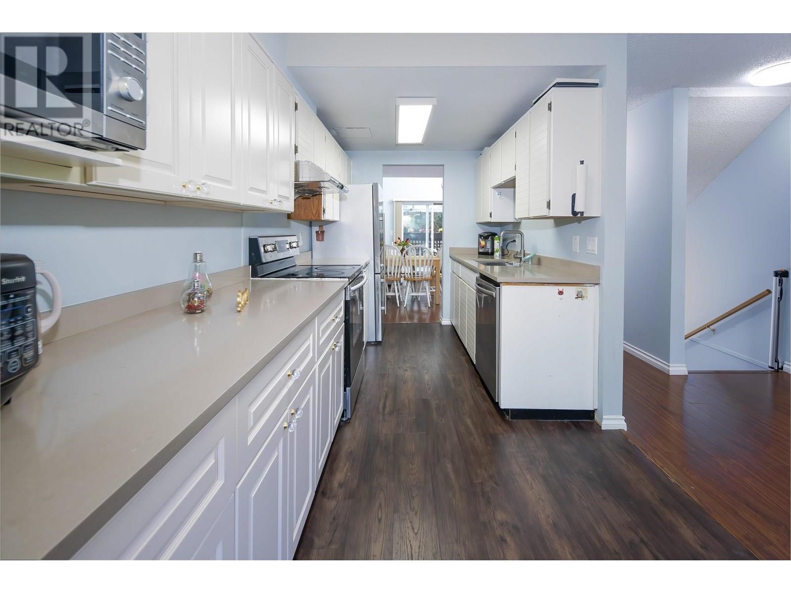 Listing Picture 2 of 2 : 3 6831 COONEY ROAD, Richmond / 烈治文 - 魯藝地產 Yvonne Lu Group - MLS Medallion Club Member