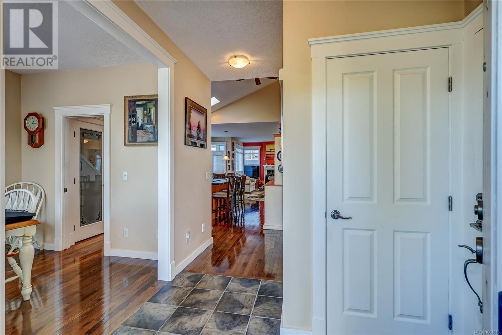 Property at 24 500 Russell Rd image 4
