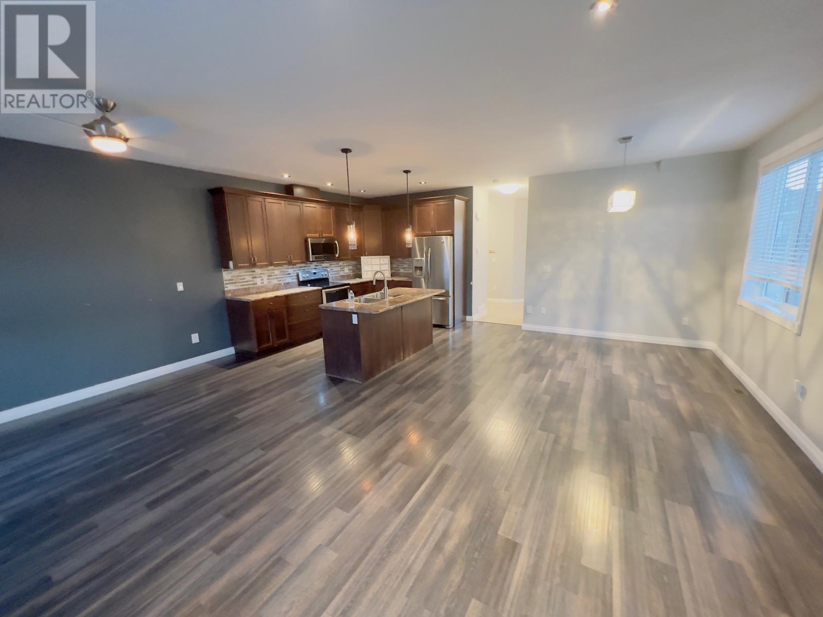 11022 104a Avenue, Fort St. John, British Columbia  V1J 0J3 - Photo 3 - R3020230