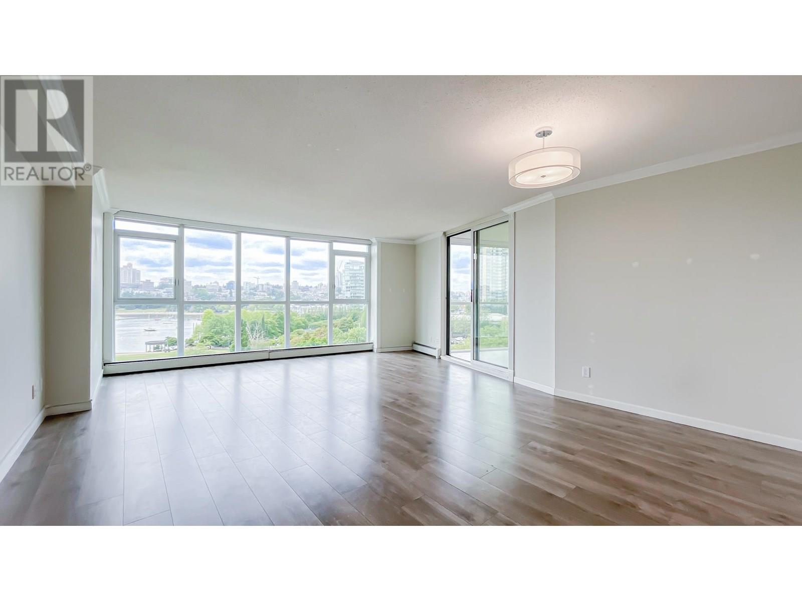 Property at 802 388 DRAKE STREET image 3