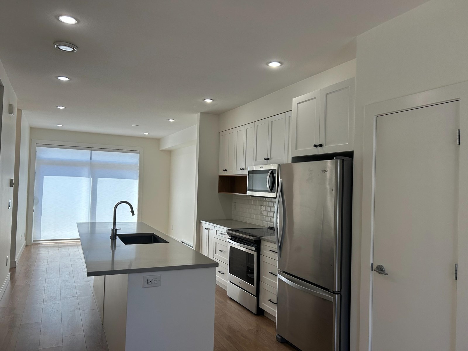 Property at 37 27735 ROUNDHOUSE DRIVE image 4