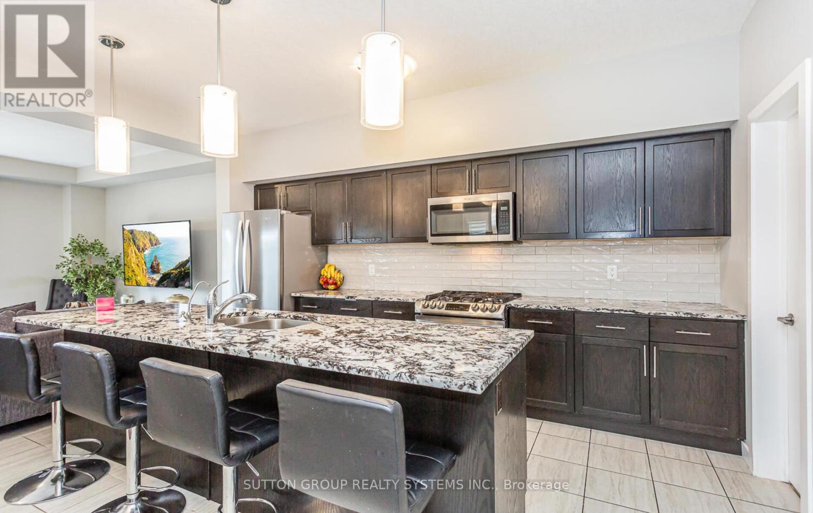 917 Robert Ferrie Drive, Kitchener, Ontario  N2R 0P2 - Photo 12 - X12246038