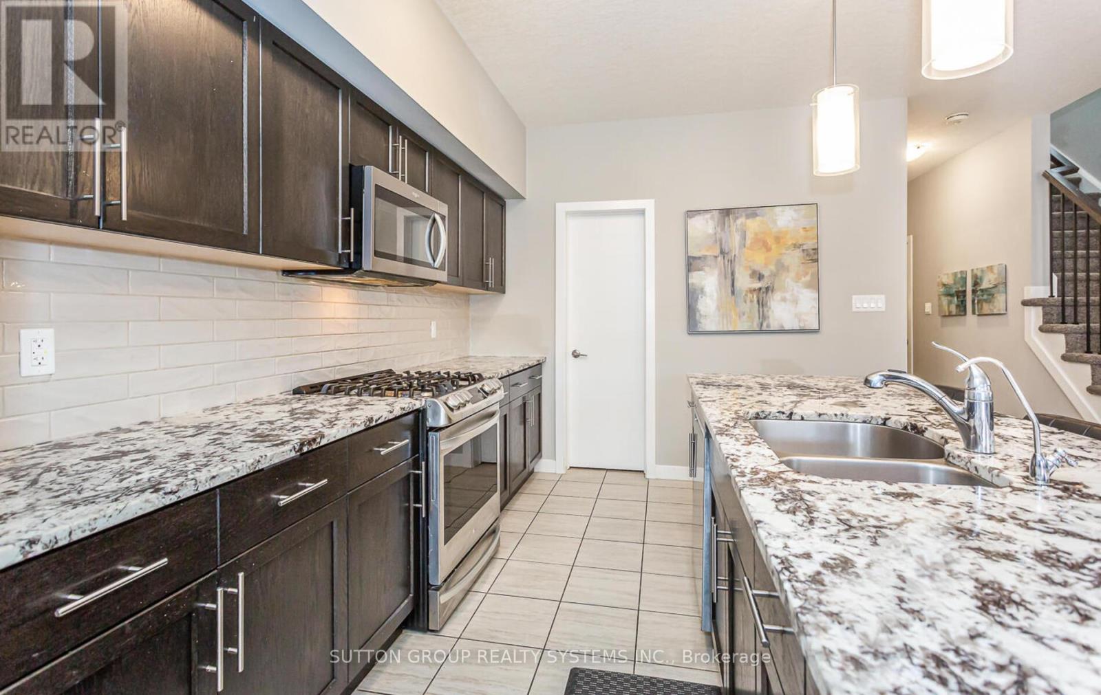 917 Robert Ferrie Drive, Kitchener, Ontario  N2R 0P2 - Photo 14 - X12246038