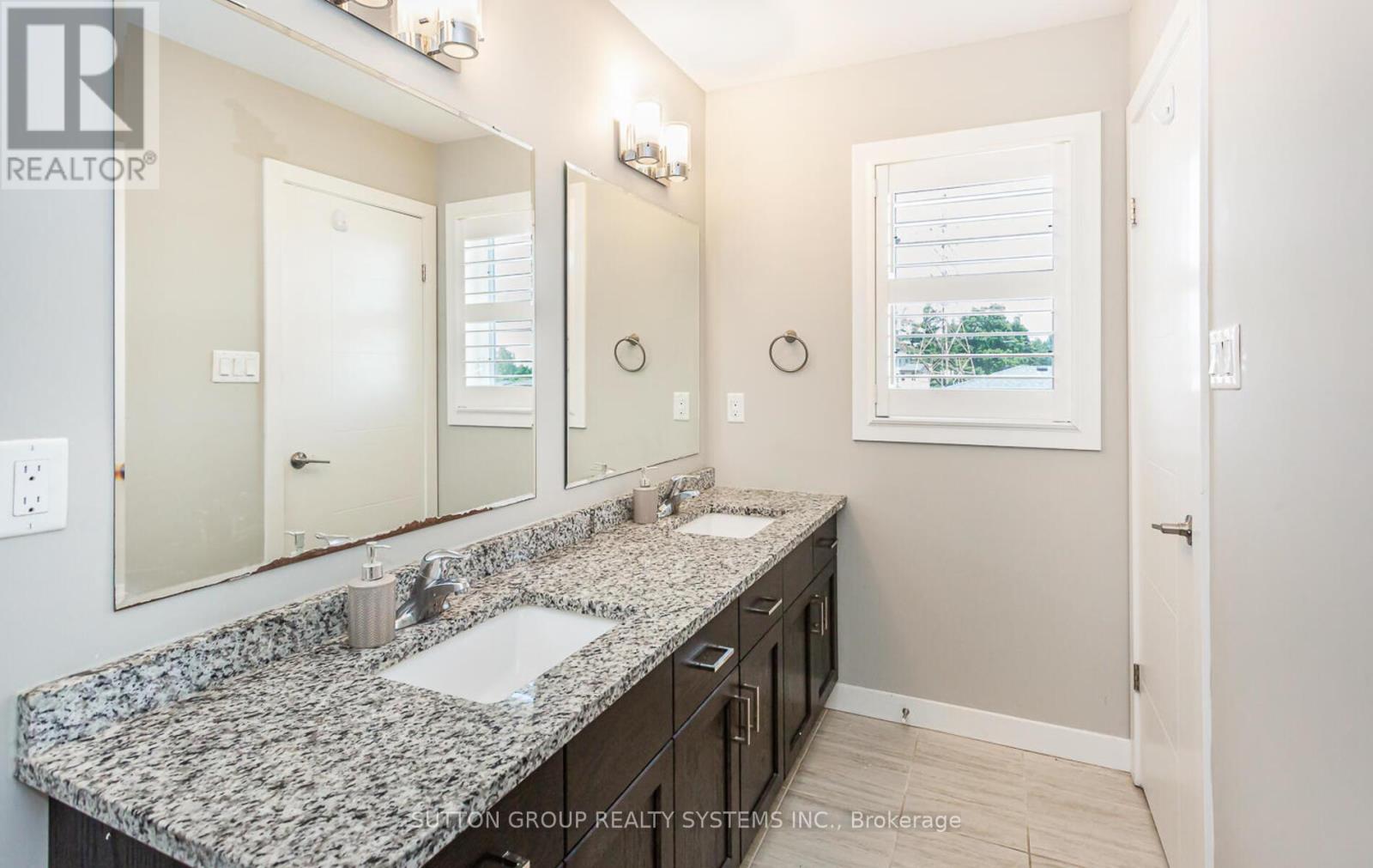 917 Robert Ferrie Drive, Kitchener, Ontario  N2R 0P2 - Photo 23 - X12246038