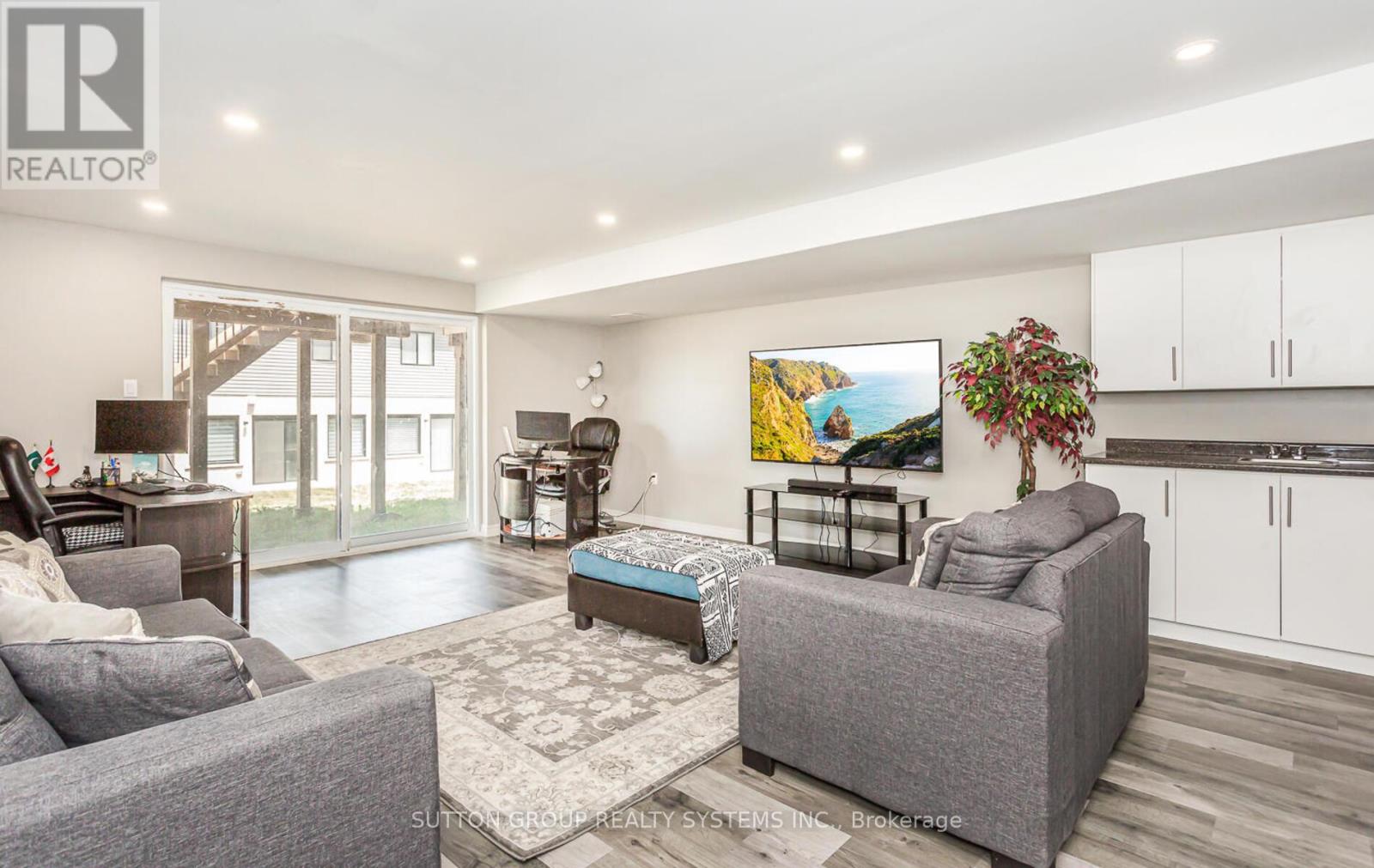 917 Robert Ferrie Drive, Kitchener, Ontario  N2R 0P2 - Photo 30 - X12246038