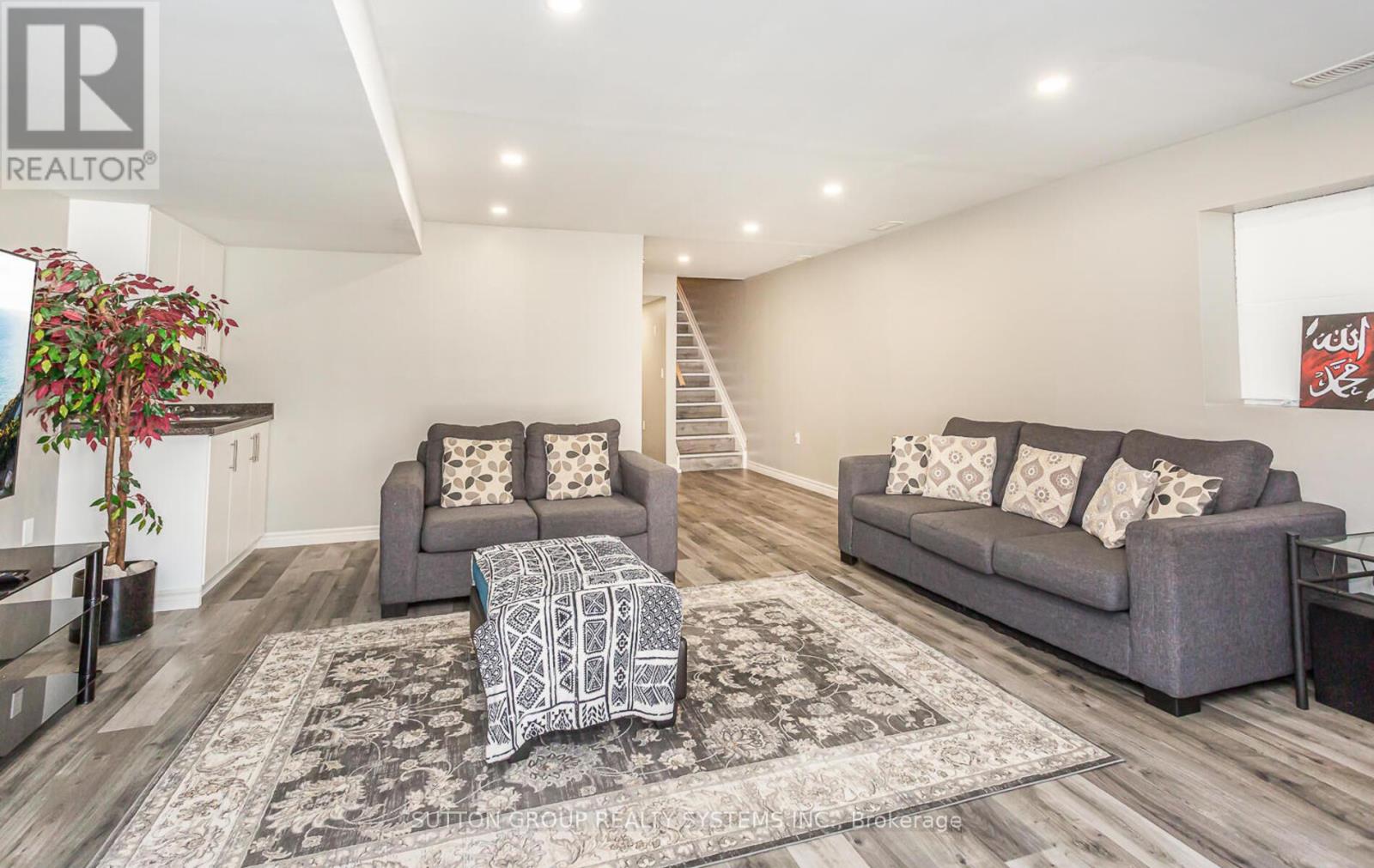 917 Robert Ferrie Drive, Kitchener, Ontario  N2R 0P2 - Photo 32 - X12246038