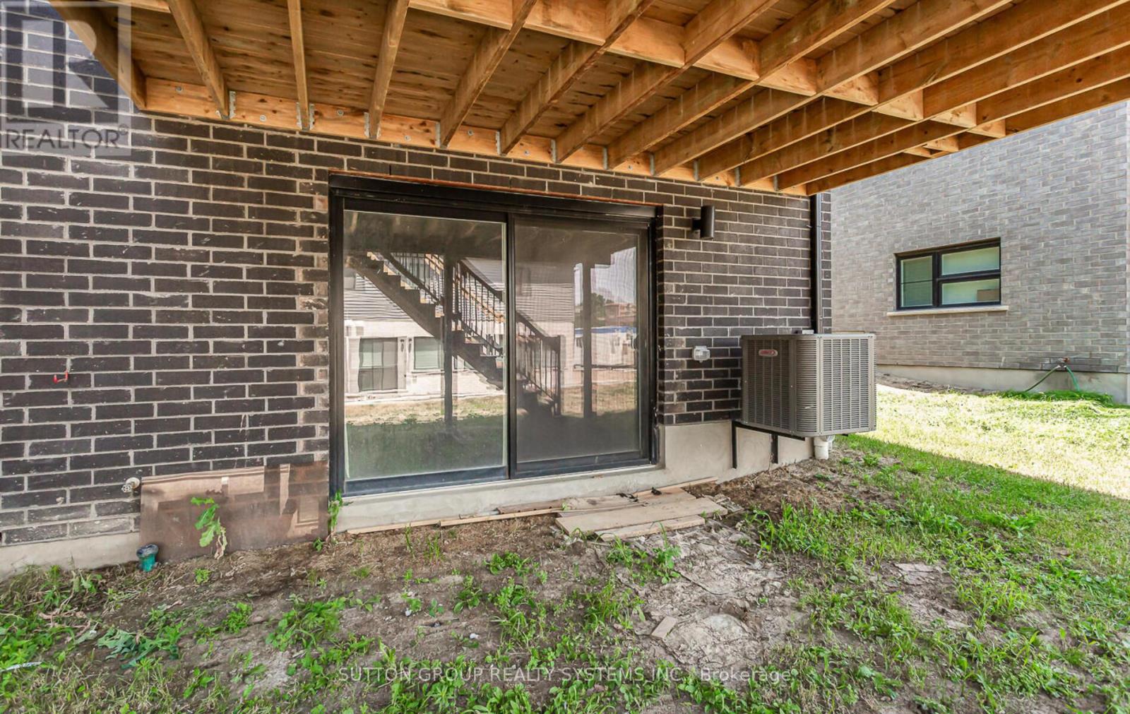 917 Robert Ferrie Drive, Kitchener, Ontario  N2R 0P2 - Photo 37 - X12246038