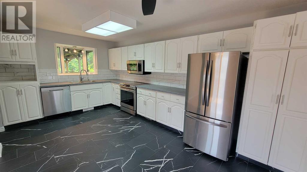 Property at 5226 18 AVE image 3