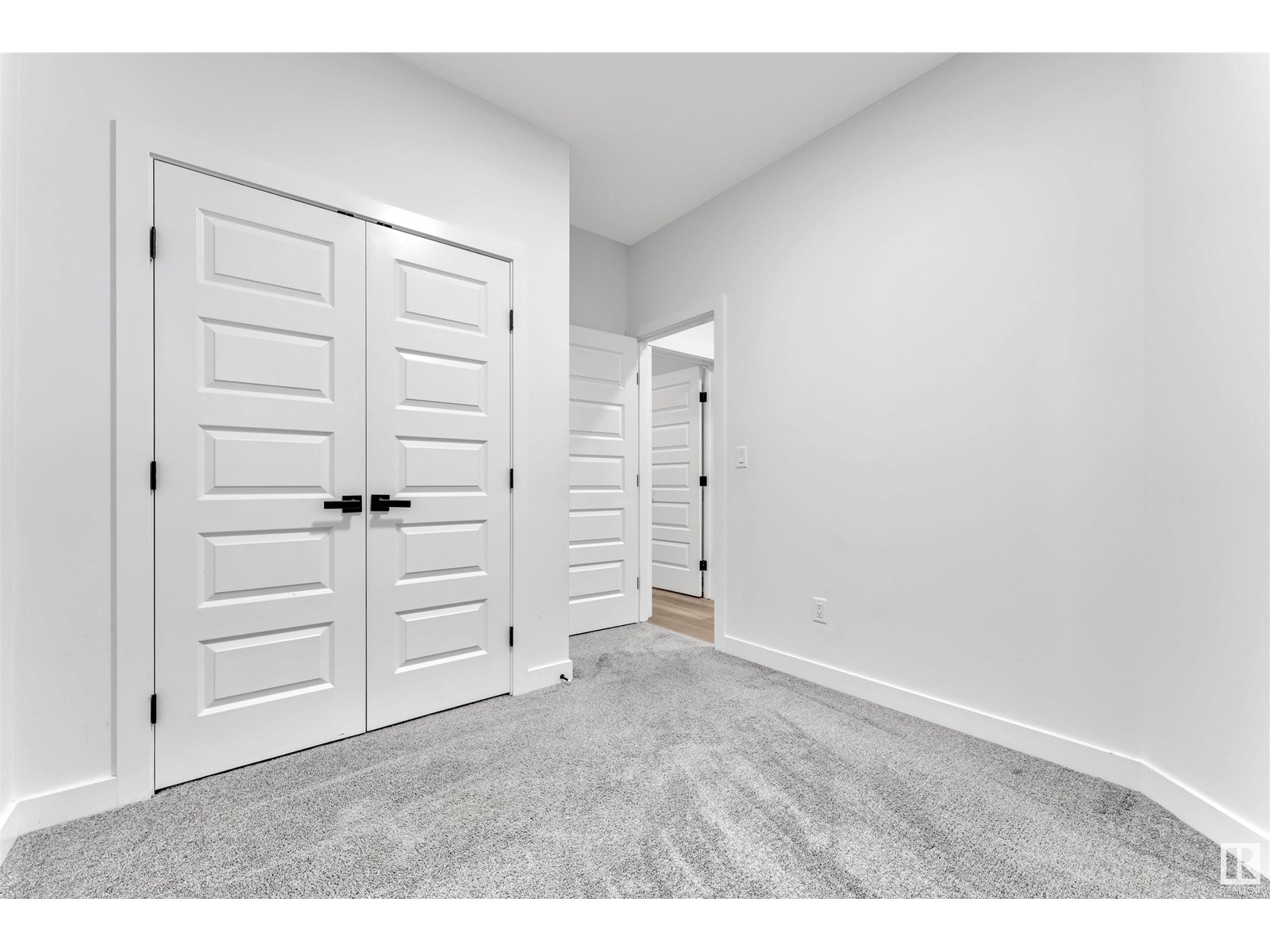 Property at 2034 13A AV NW image 2