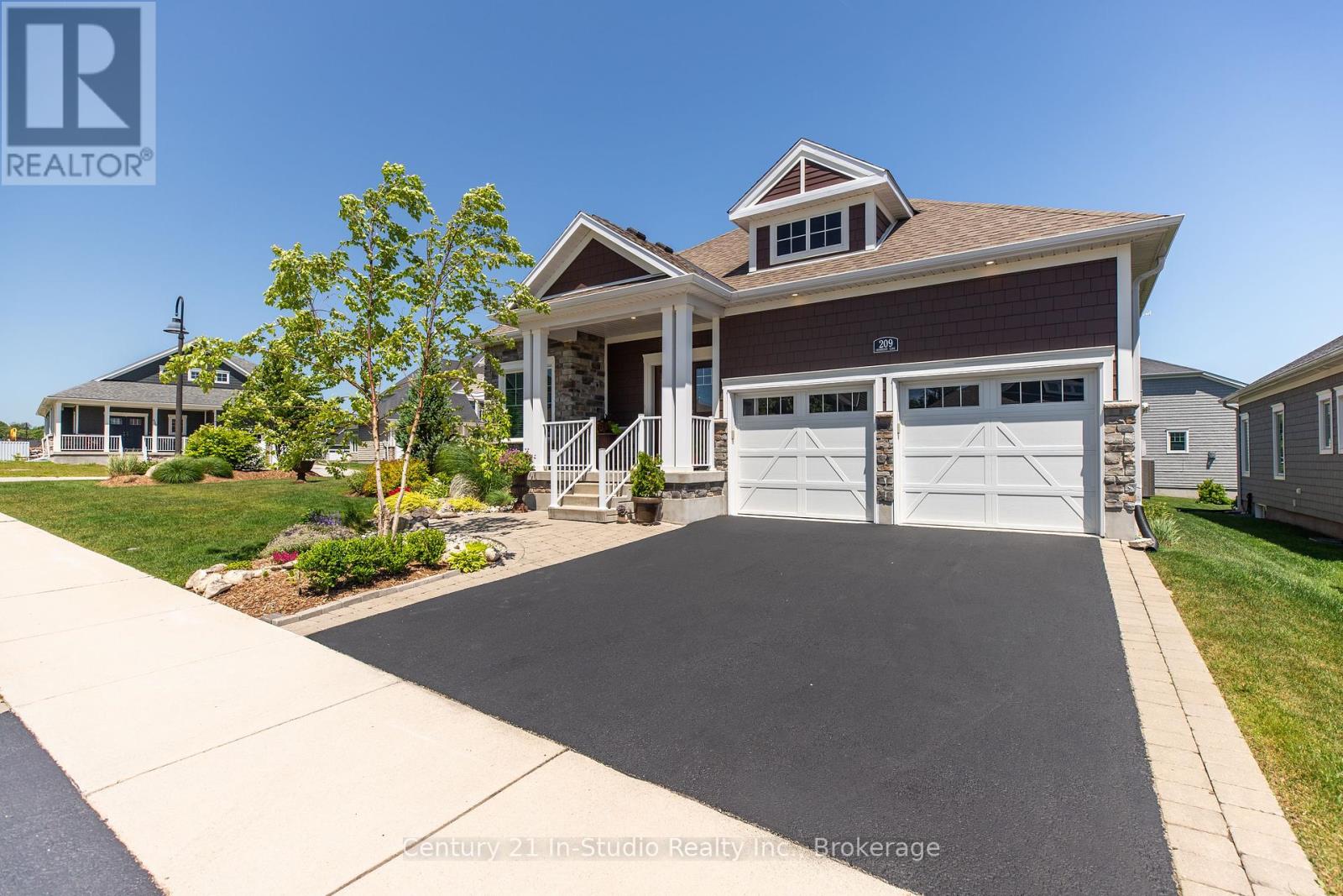 209 Snowberry Lane, Georgian Bluffs, Ontario  N0H 1S0 - Photo 1 - X12246162