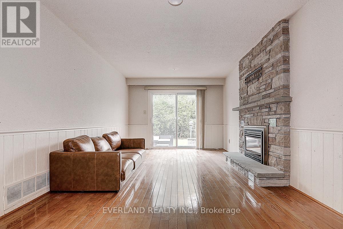 99 Burndean Court, Richmond Hill, Ontario  L4C 9W5 - Photo 16 - N12246100