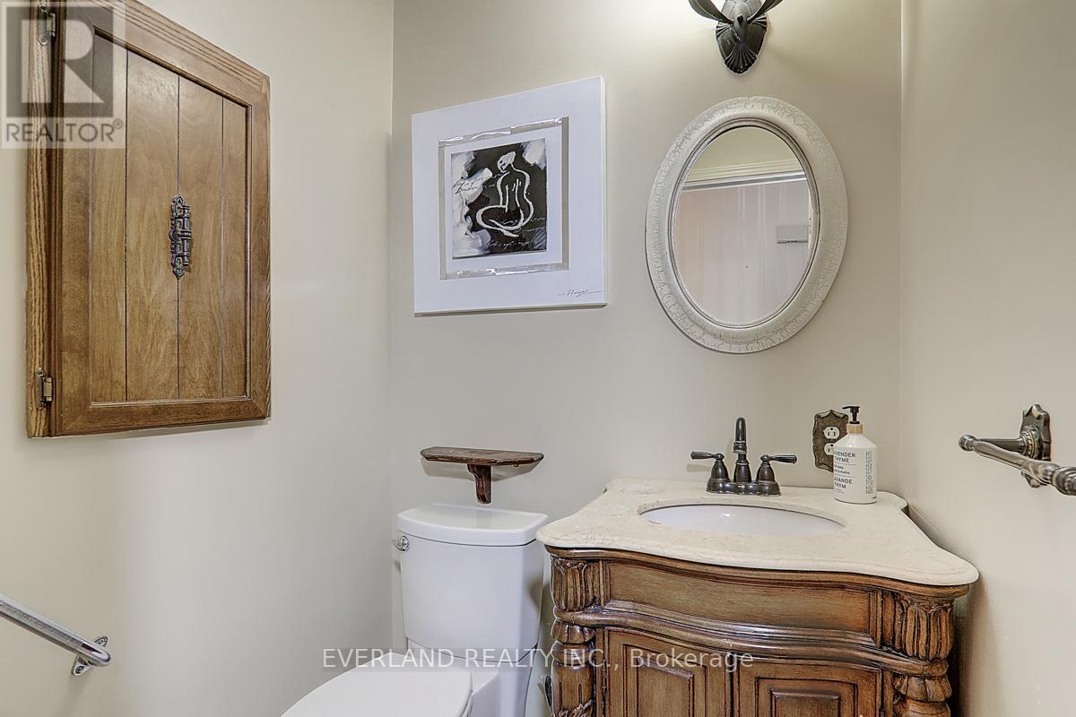 99 Burndean Court, Richmond Hill, Ontario  L4C 9W5 - Photo 18 - N12246100