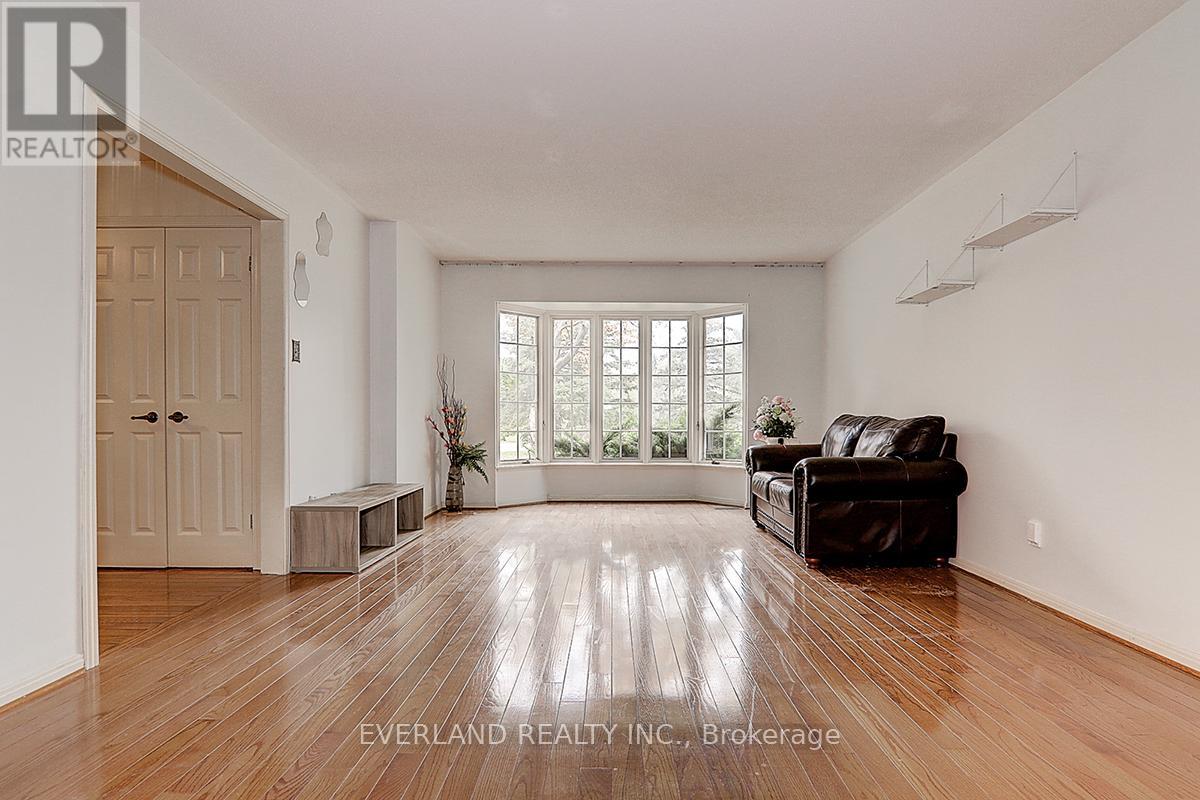 99 Burndean Court, Richmond Hill, Ontario  L4C 9W5 - Photo 23 - N12246100