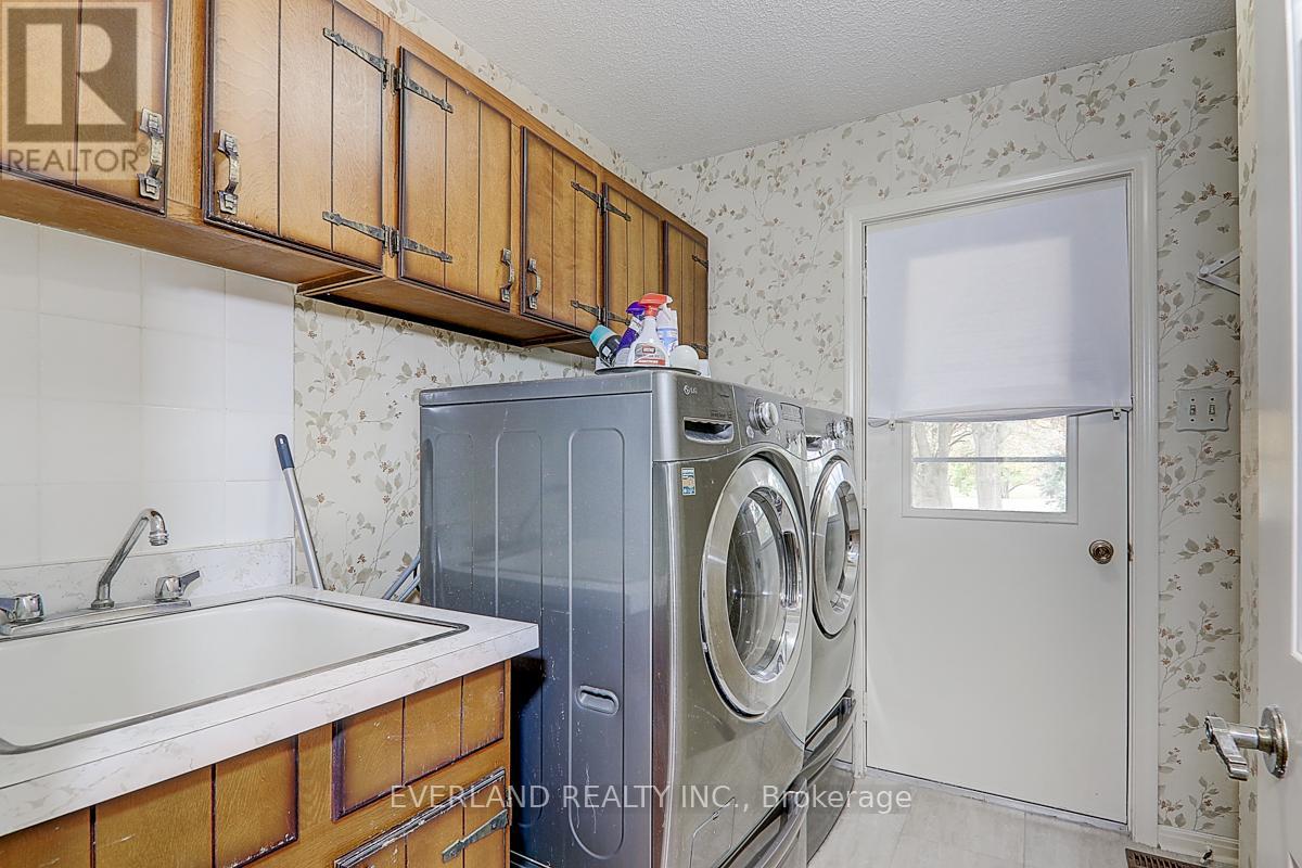 99 Burndean Court, Richmond Hill, Ontario  L4C 9W5 - Photo 17 - N12246100