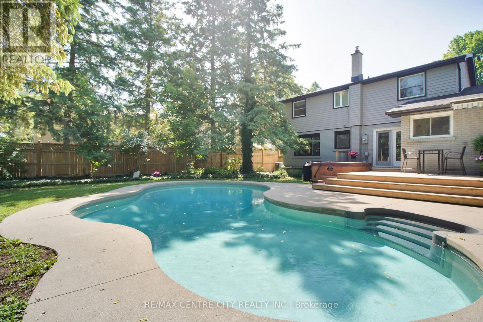 Property at 187 WYCHWOOD PARK image 2