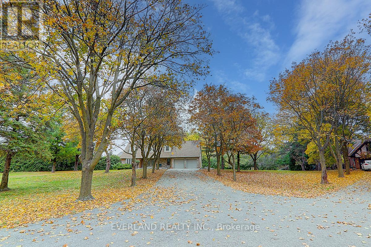 99 Burndean Court, Richmond Hill, Ontario  L4C 9W5 - Photo 9 - N12246100