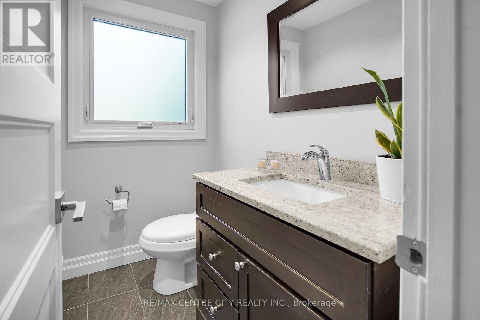 187 Wychwood Park, London North, Ontario  N6G 1S2 - Photo 22 - X12243669