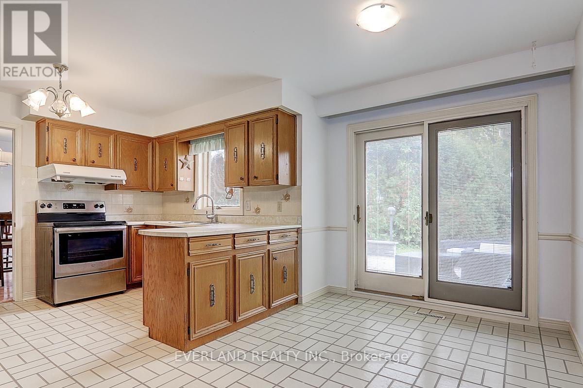 99 Burndean Court, Richmond Hill, Ontario  L4C 9W5 - Photo 25 - N12246100