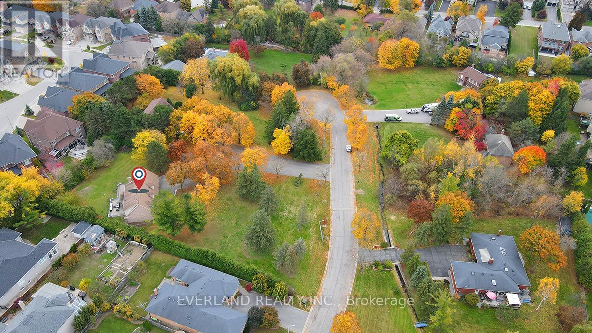 99 Burndean Court, Richmond Hill, Ontario  L4C 9W5 - Photo 11 - N12246100