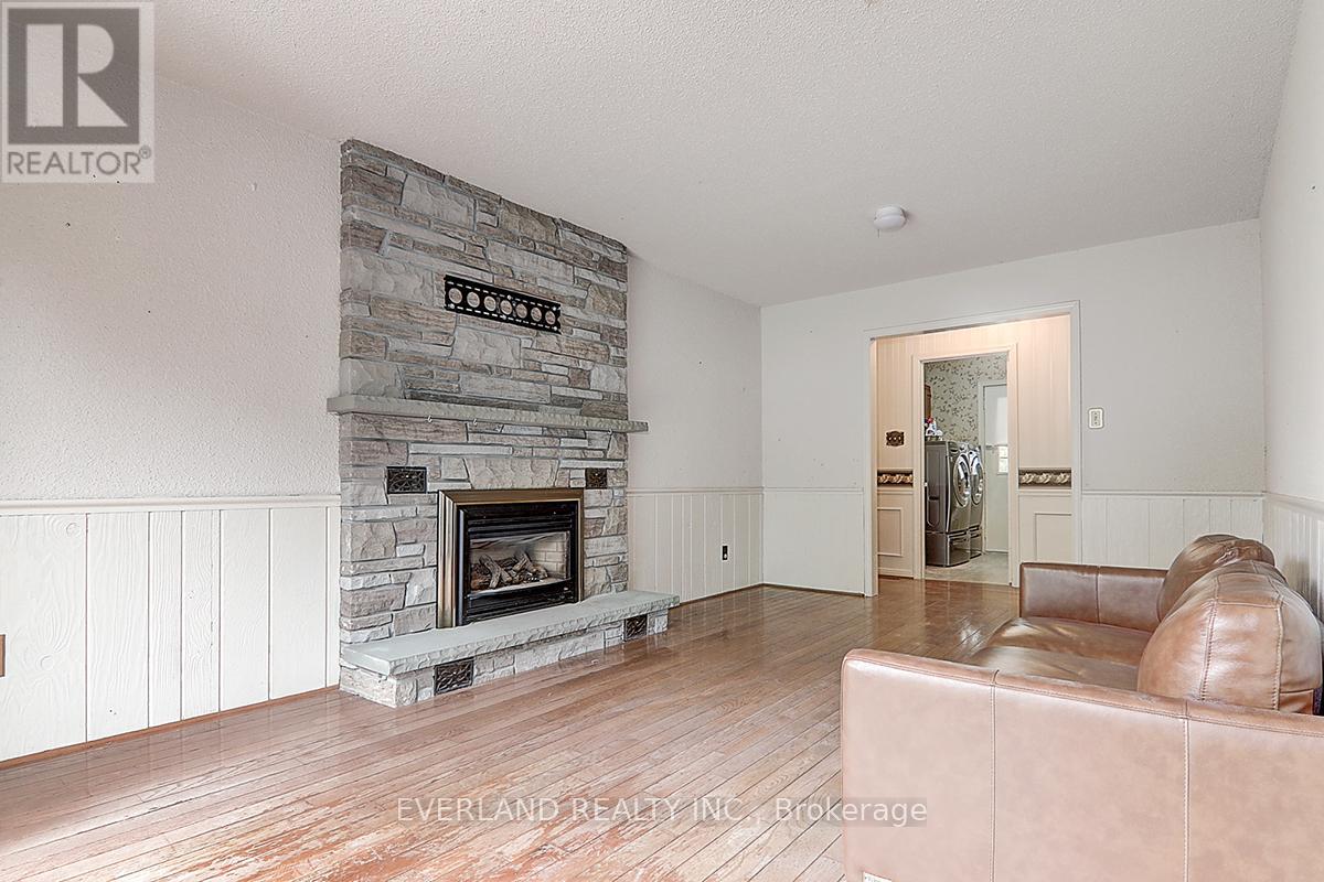 99 Burndean Court, Richmond Hill, Ontario  L4C 9W5 - Photo 21 - N12246100