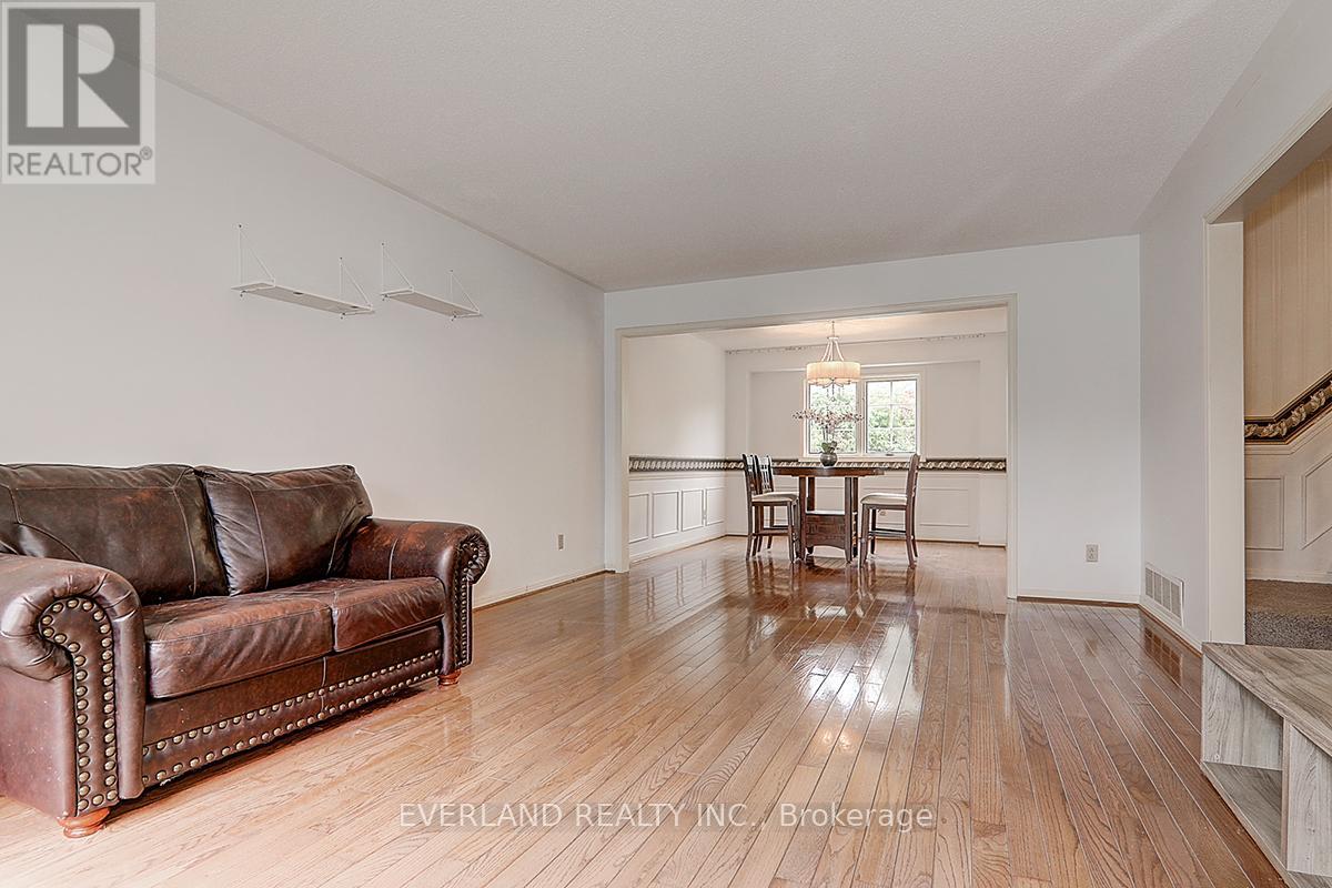 99 Burndean Court, Richmond Hill, Ontario  L4C 9W5 - Photo 22 - N12246100