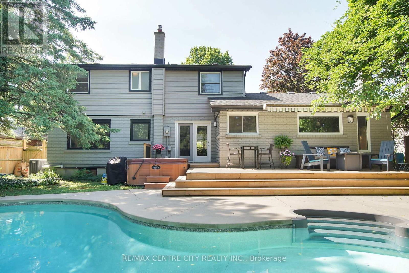 187 Wychwood Park, London North, Ontario  N6G 1S2 - Photo 49 - X12243669