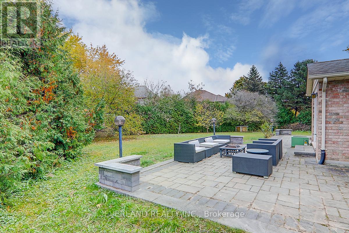 99 Burndean Court, Richmond Hill, Ontario  L4C 9W5 - Photo 13 - N12246100