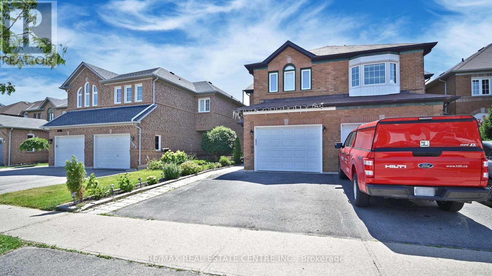 Property at 6899 BANSBRIDGE CRESCENT image 3