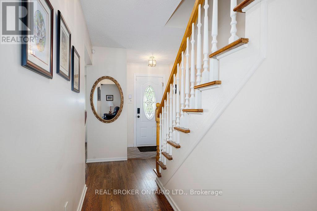 Property at 31 OAKHURST CRESCENT image 4