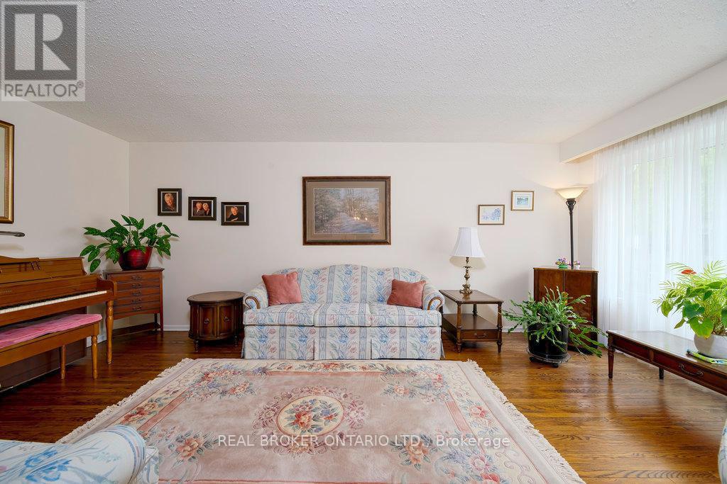 Property at 31 OAKHURST CRESCENT image 5