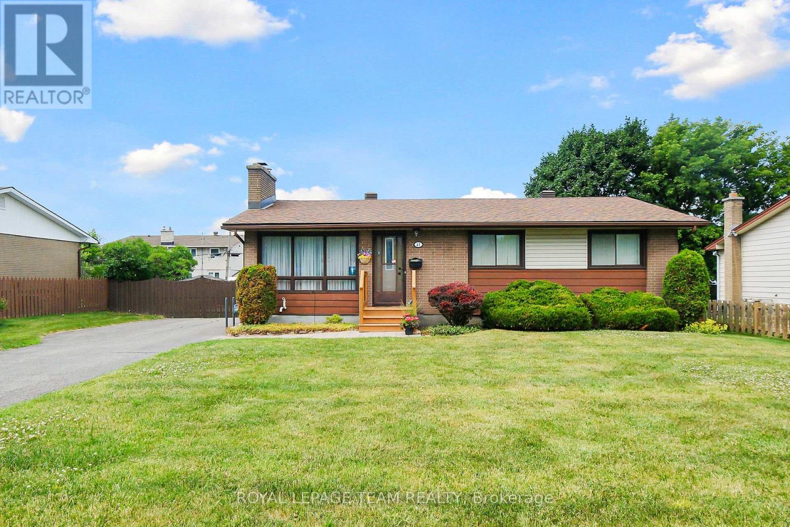 Property at 41 VIEWMOUNT DRIVE image 1