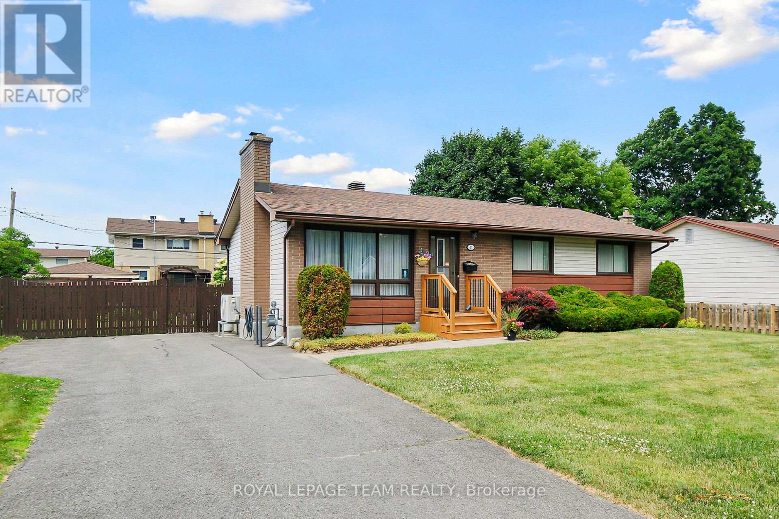 Property at 41 VIEWMOUNT DRIVE image 3