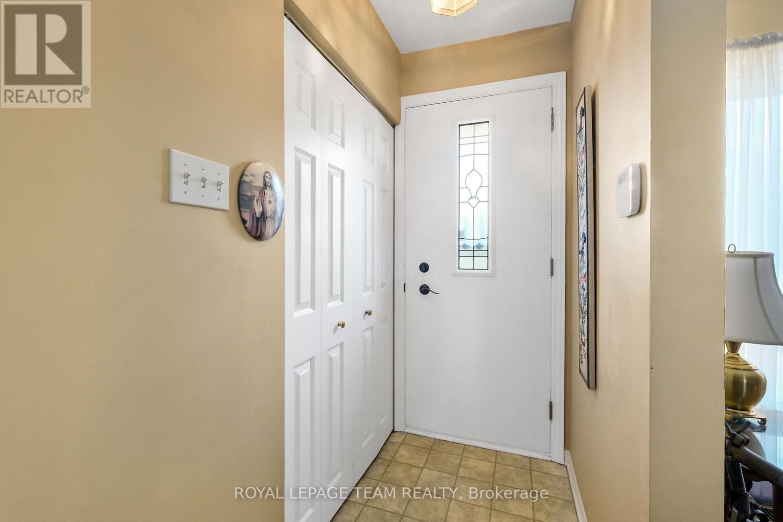 Property at 41 VIEWMOUNT DRIVE image 4