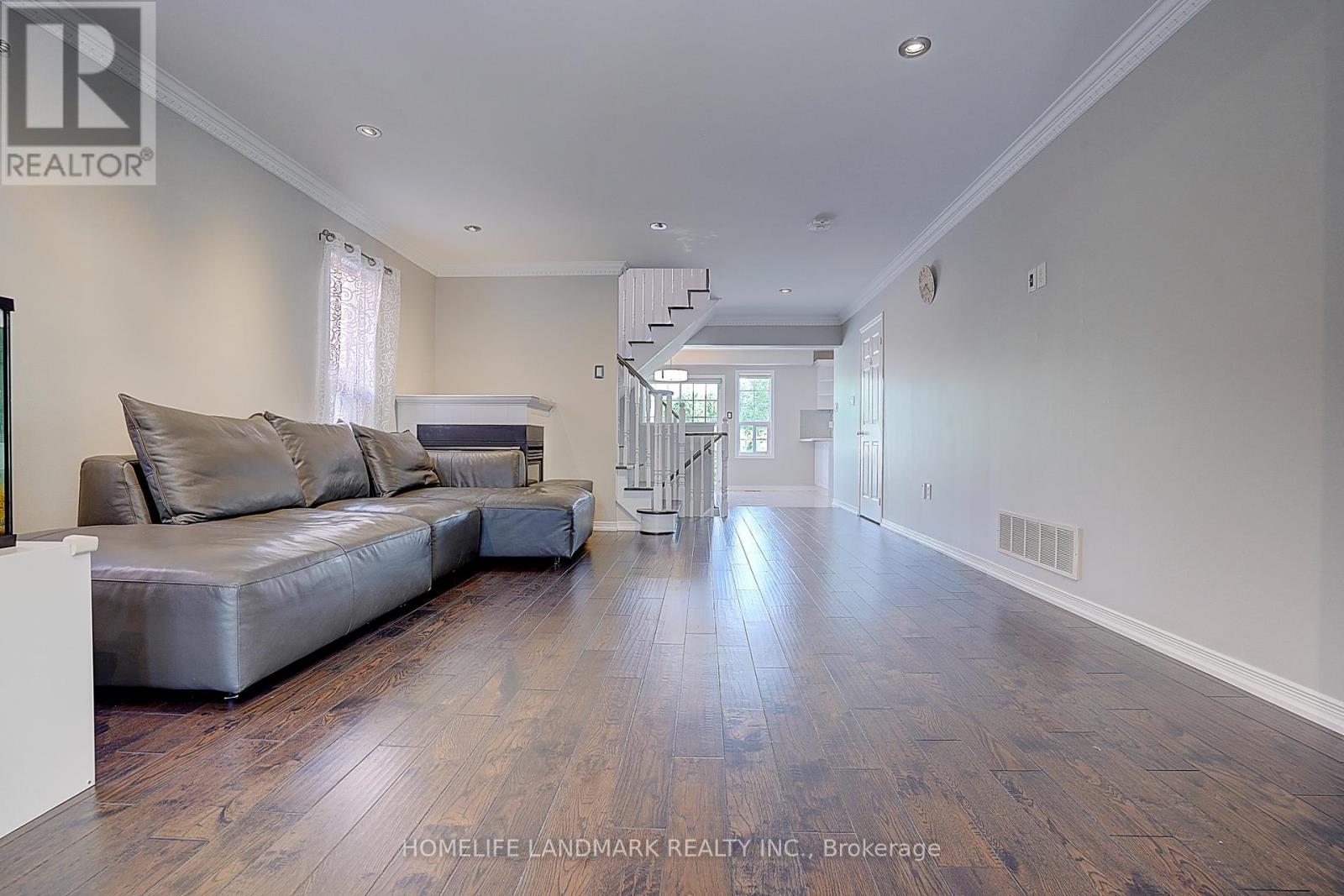 Property at 47 WALLWARK STREET image 4
