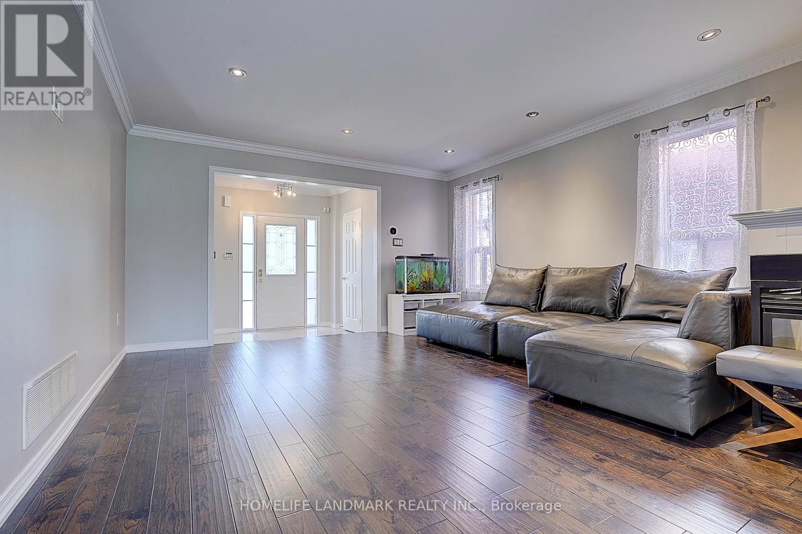 Property at 47 WALLWARK STREET image 5