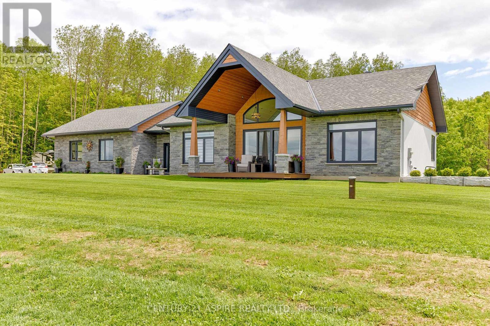402 La Passe Road, Whitewater Region, Ontario  K0J 1C0 - Photo 2 - X12221226