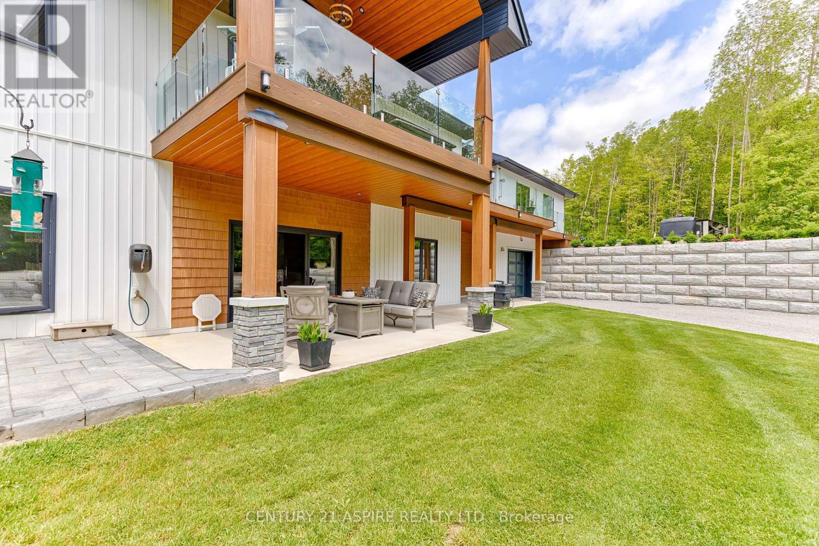 402 La Passe Road, Whitewater Region, Ontario  K0J 1C0 - Photo 11 - X12221226