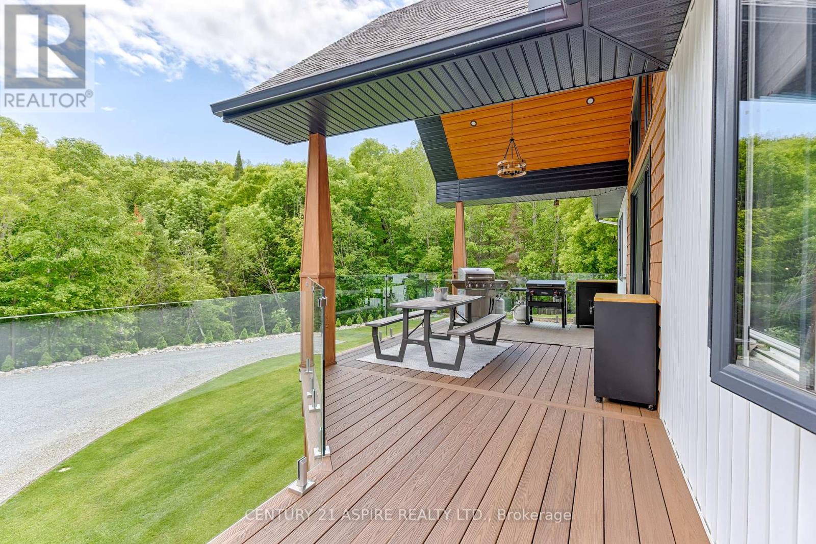 402 La Passe Road, Whitewater Region, Ontario  K0J 1C0 - Photo 13 - X12221226