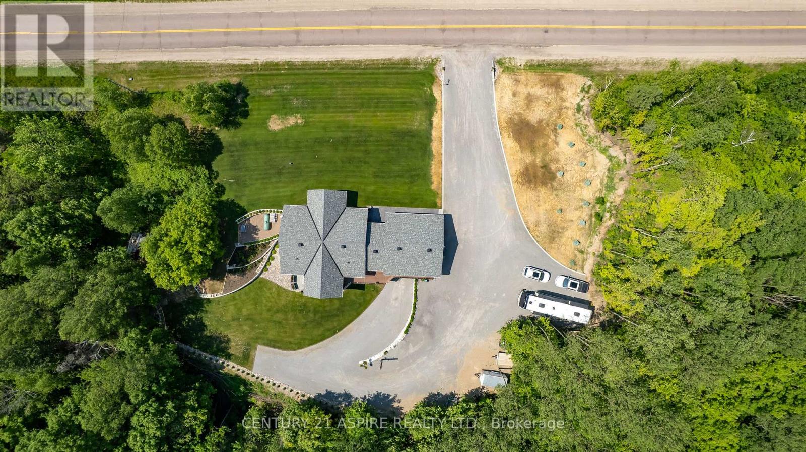 402 La Passe Road, Whitewater Region, Ontario  K0J 1C0 - Photo 14 - X12221226