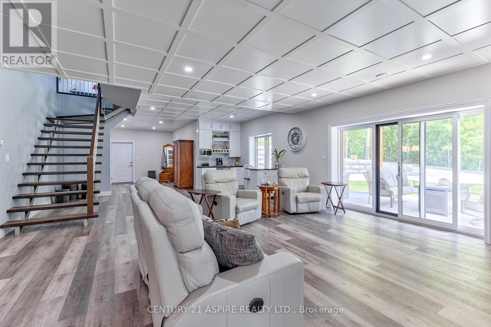 402 La Passe Road, Whitewater Region, Ontario  K0J 1C0 - Photo 37 - X12221226